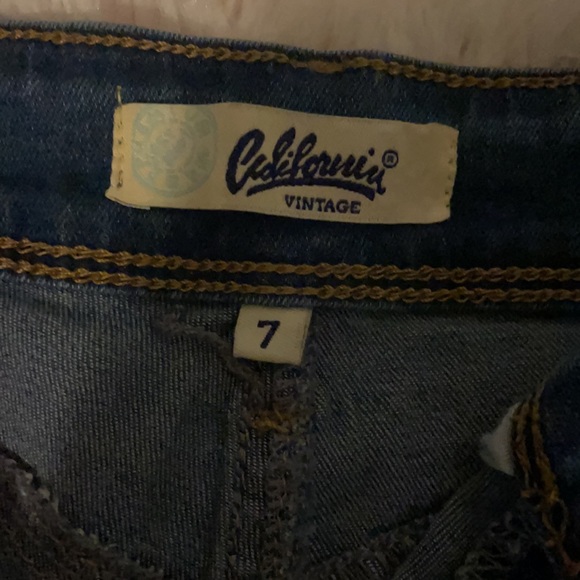 Size 7 ( size 7 on the listing wasn’t available) - Picture 2 of 3